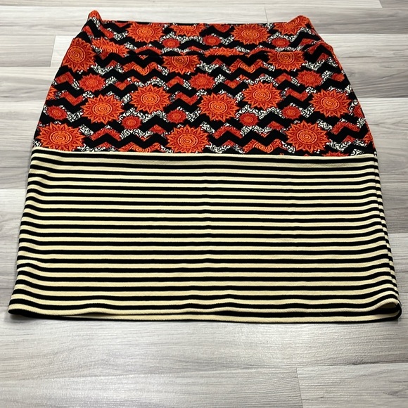 LuLaRoe Women’s Black Red Orange Floral Geometric Striped Pencil Skirt Sz 3XL - Picture 5 of 7